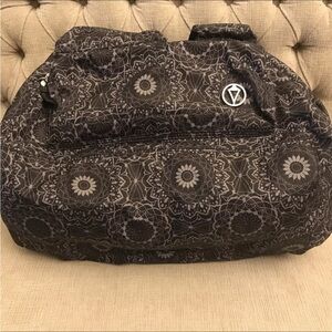 Iviva by lululemon gym / duffle bag.